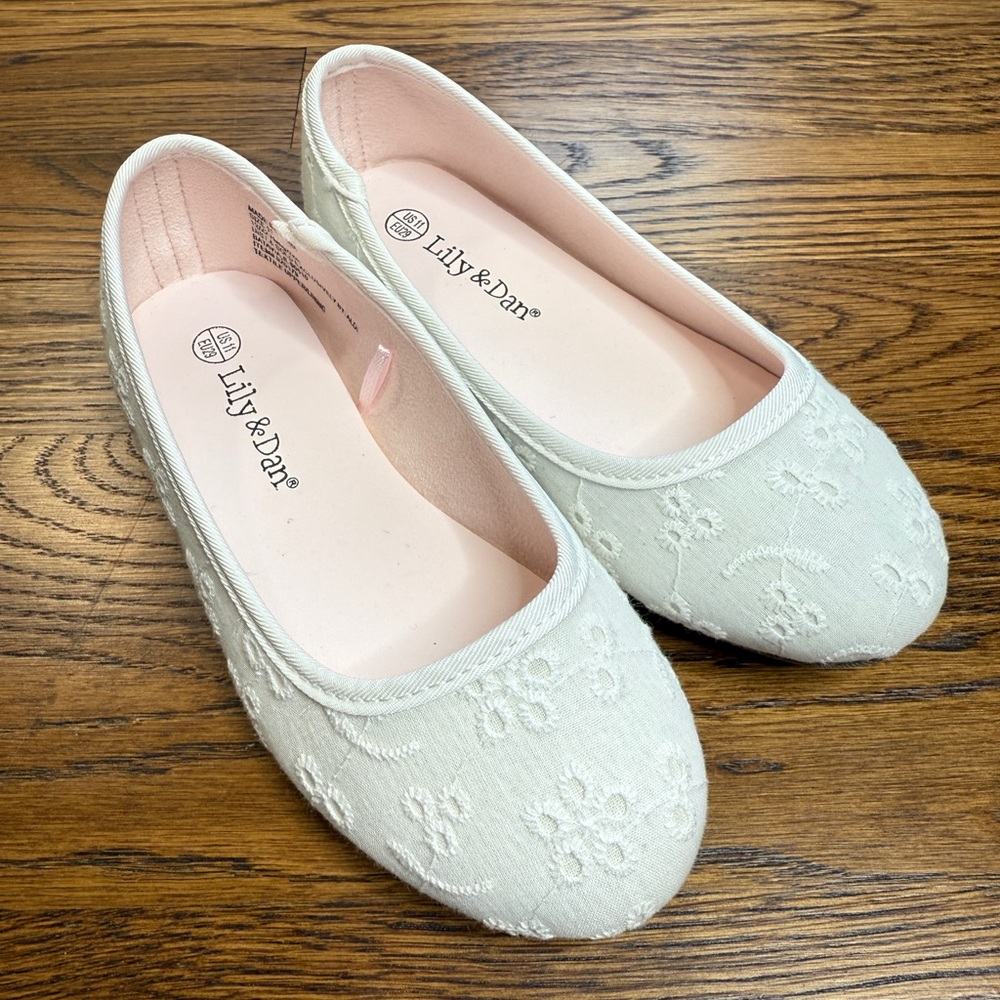 NWOT Lily & Dan Girls White Eyelet Casual Ballet Flats Size 11